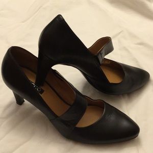 Ecco black leather heels
